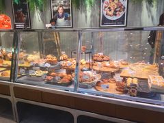 面包甜点陈列柜-巴黎贝甜(五月花广场店)