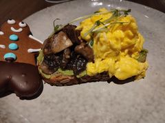 炒蛋牛油果酱蘑菇吐司-Wagas沃歌斯(大学路店)