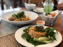 -Chom Cafe and Restaurant