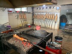 -黄记四更烤乳猪店