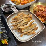 同事介绍说是朝鲜族人开的，夫妻小店看着普普通通