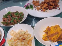-帅巴人舅母子腊蹄民俗村