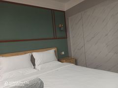 -宸玥酒店(成都西南财大地铁站店)