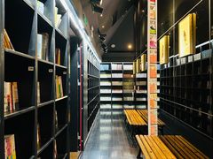 -钟书阁(松江泰晤士小镇店)