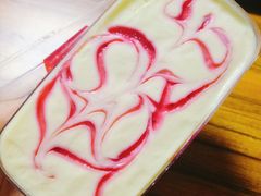 草莓慕斯盒子-全家便利店(杭州龙翔桥地铁站店)