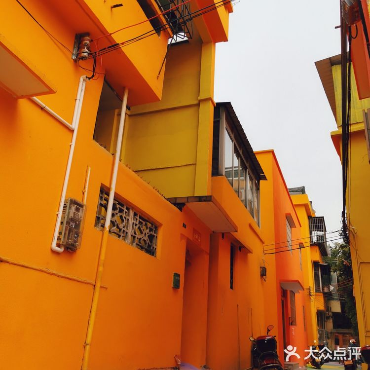 来彩虹村🌈，度一个五彩斑斓的周末！☕️