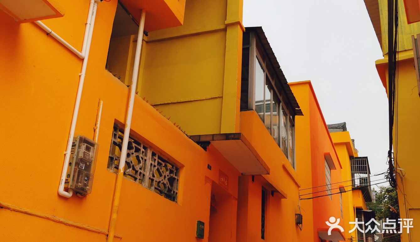 来彩虹村🌈，度一个五彩斑斓的周末！☕️