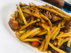 脆笋炒腊肉-鸡毛店·川菜(双楠店)