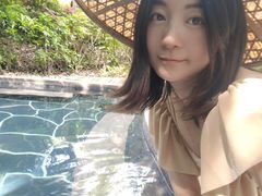 -腾冲洞山温泉村