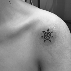 肩部-怪咖纹身刺青