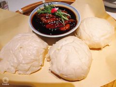 酒酿馒头配扣肉-卯时·龙光雅宴·精致锡帮菜(惠山古镇店)