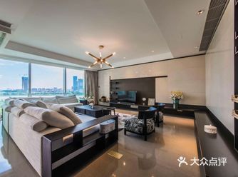 【业主需求】 本案以现代风格为主，运用了大量的暖色为