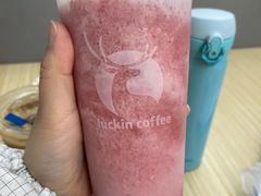 金观音乌龙轻乳茶-瑞幸咖啡(外滩SOHO店)