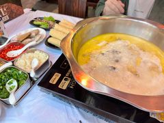 -鲜入围煮花胶鸡海鲜火锅