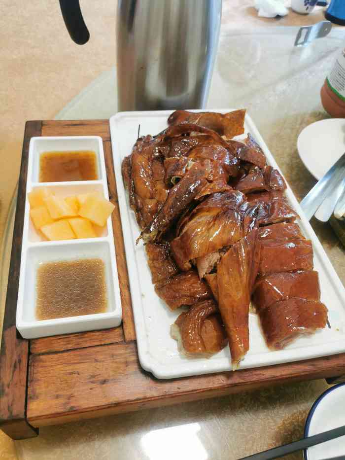 荔博园果木烧鹅-"[薄荷]环境:提前订了包厢,包厢有落地玻.