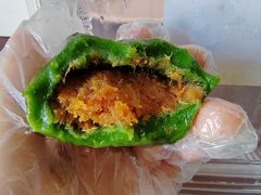 艾叶咸蛋黄肉松青团-王家沙点心店(南京西路总店)