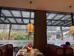 靠窗位-吴越荣记苏州菜·松鼠桂鱼100%活鱼现做(斜塘老街店)