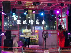 -亚龙湾亚泰商业街