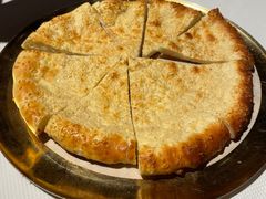 刚出炉的烤馕-西域阿里马新疆菜·清真(桂花路店)