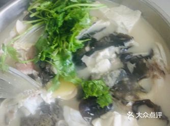 吃哪补哪的话，和鱼头豆腐汤应该也能补脑吧！