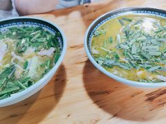 酸菜肉丝米线-越洋肖氏老米线(杨家坪店)