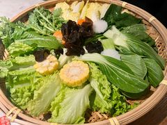 -尚尚仙·酸汤猪手·猪肚鸡火锅(华联万柳购物中心店)