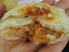 蛋黄肉松月饼-长发西饼(临顿路店)