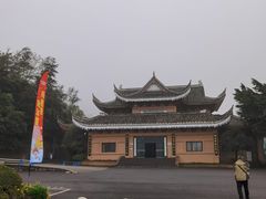 -峨眉山报国寺