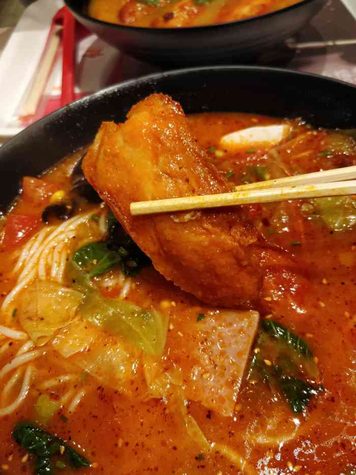 在壹方的美食城里面,其他店铺的盖饭之类都38-40 了,我点的是招牌番茄