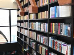 -钟书阁(松江泰晤士小镇店)