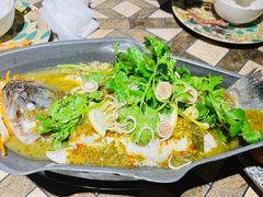泰式招牌鲈鱼-萨芭蒂高空花园餐酒吧