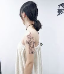 -龙之吻专业刺青·手工耳洞·纹身去色