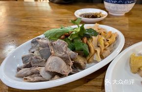 Steamed Chicken Offal in White Sauce