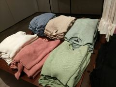 -URBAN REVIVO(高德置地广场·春广场店)