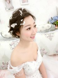 -红馆妆造(中央大街店)