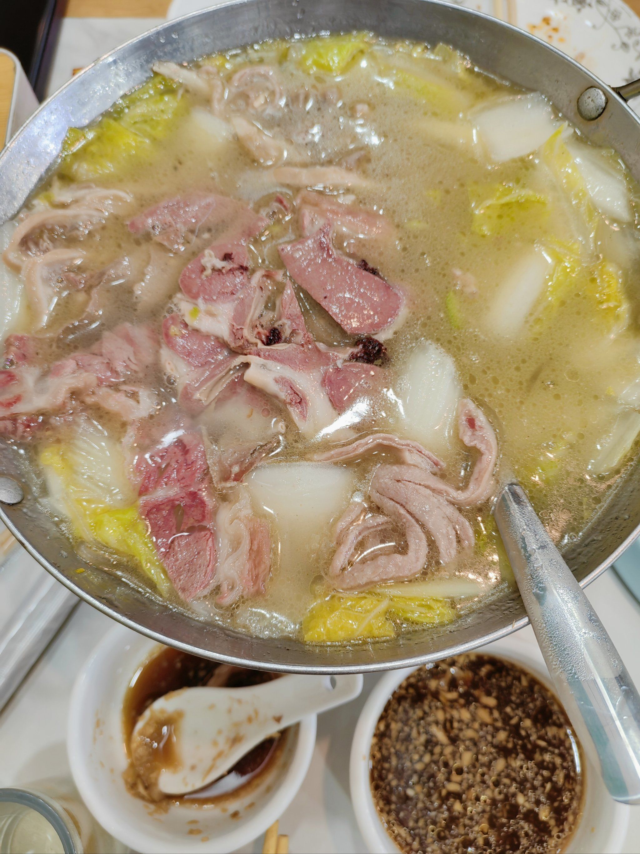 冬天来一锅热乎乎的驴肉汤吧