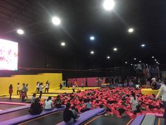 -嘿哟动霸CHUA·新潮玩运动娱乐中心·蹦床滑冰团建乐园