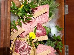 -山川小町·极番烧肉(新地假日广场店)