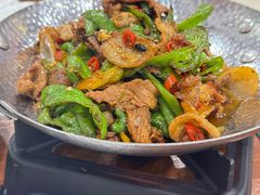 湖南辣椒炒肉-湖南人家湘菜馆(镇江路店)