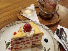 当季鲜草莓蛋糕-懒鱼时光馆(沙坪坝店)