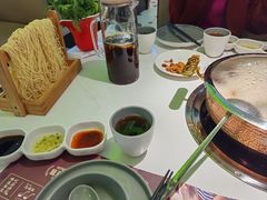 -洪氏嗨捞·广东猪肚鸡·椰子鸡火锅(西咸万象城店)