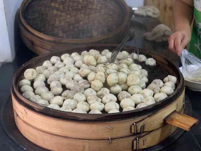 松毛汤包(德清二店保利店)-"在一个小区里,开导航还找了好久,店面很小