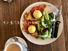 班尼迪克蛋-Common Table · Brunch & Coffee