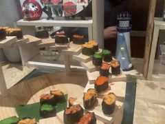 手握寿司-大中华希尔顿酒店-念自助餐·嗨啤·小龙虾