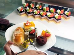 -亚洲国际大酒店·云顶阁旋转自助餐厅