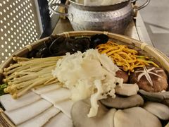 -尚尚仙·酸汤猪手·猪肚鸡火锅(华联万柳购物中心店)