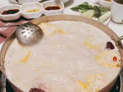 -洪氏嗨捞·广东猪肚鸡·椰子鸡火锅(西咸万象城店)