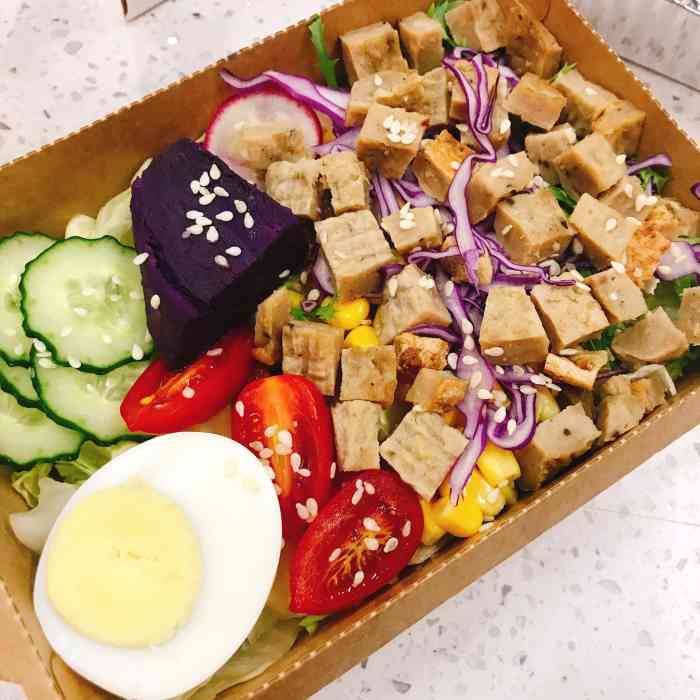 无谷轻食(常青店"点的外卖,好像是叫啥牛肉沙拉忘记了,大份.