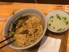 -呼啦面馆·头牌豌杂面(爱琴海店)