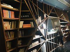 -钟书阁(松江泰晤士小镇店)